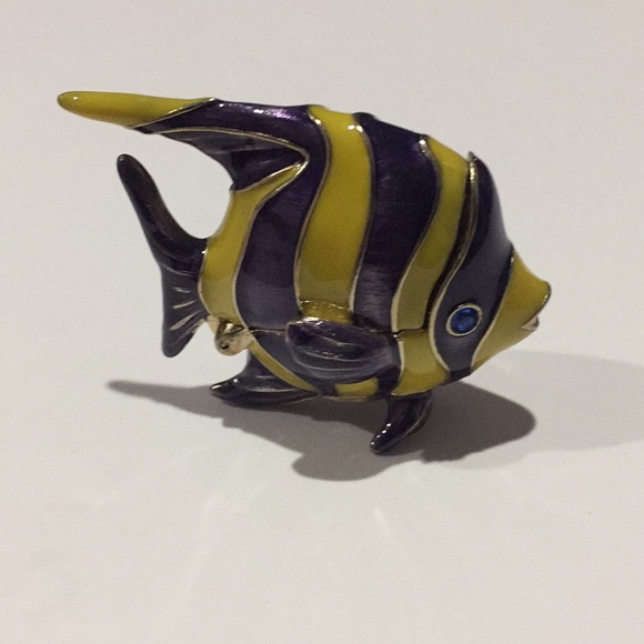 Monet Other - Monet keepsake - Angelfish “Bait Me”